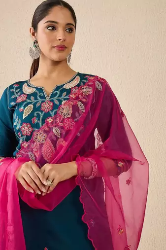 Women Ethnic Motifs Printed Kurta with Trousers & Dupatta