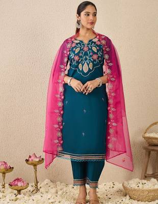 Women Ethnic Motifs Printed Kurta with Trousers & Dupatta 2