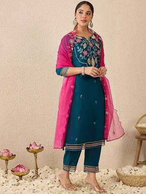 Women Ethnic Motifs Printed Kurta with Trousers & Dupatta 3