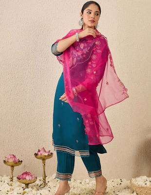 Women Ethnic Motifs Printed Kurta with Trousers & Dupatta 4