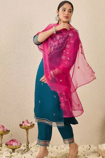 Women Ethnic Motifs Printed Kurta with Trousers & Dupatta