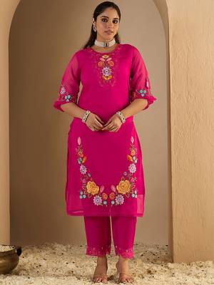 Women Floral Embroidered Thread Work Kurta With Trousers & Dupatta Kurta Sets 2