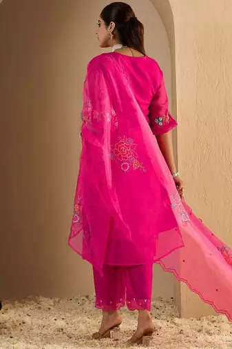 Women Floral Embroidered Thread Work Kurta With Trousers & Dupatta Kurta Sets