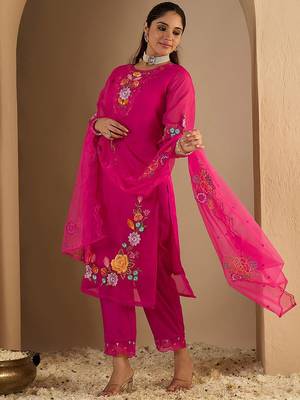 Women Floral Embroidered Thread Work Kurta With Trousers & Dupatta Kurta Sets 4