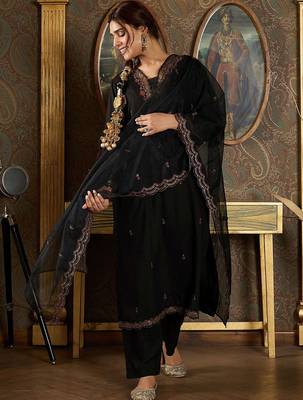 Ethnic Motifs Embroidered Thread Work Kurta with Trousers & Dupatta 1