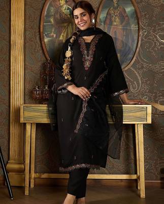 Ethnic Motifs Embroidered Thread Work Kurta with Trousers & Dupatta 5