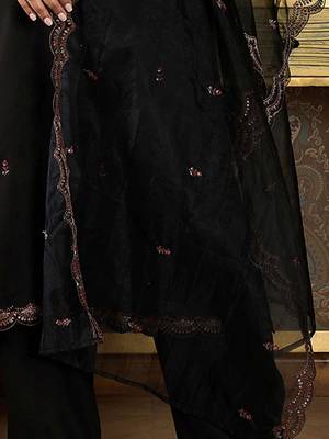 Ethnic Motifs Embroidered Thread Work Kurta with Trousers & Dupatta 7