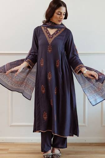 Women Ethnic Motifs Embroidered Regular Thread Work Kurta with Trousers Dupatta