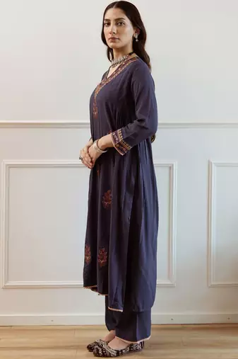 Women Ethnic Motifs Embroidered Regular Thread Work Kurta with Trousers Dupatta