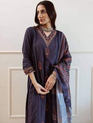 Women Ethnic Motifs Embroidered Regular Thread Work Kurta with Trousers Dupatta 7