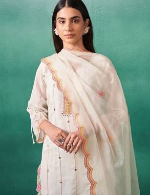 Women Floral Embroidered Regular Mirror Work Kurta with Trousers & Dupatta 2