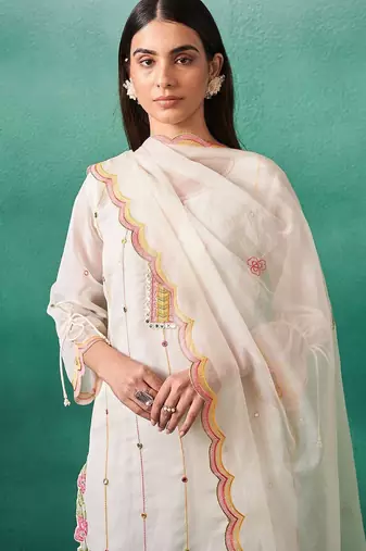 Women Floral Embroidered Regular Mirror Work Kurta with Trousers & Dupatta