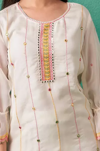 Women Floral Embroidered Regular Mirror Work Kurta with Trousers & Dupatta