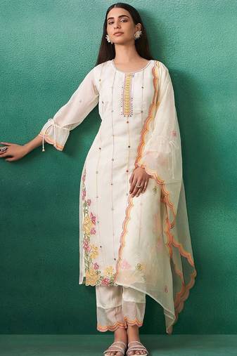 Women Floral Embroidered Regular Mirror Work Kurta with Trousers & Dupatta