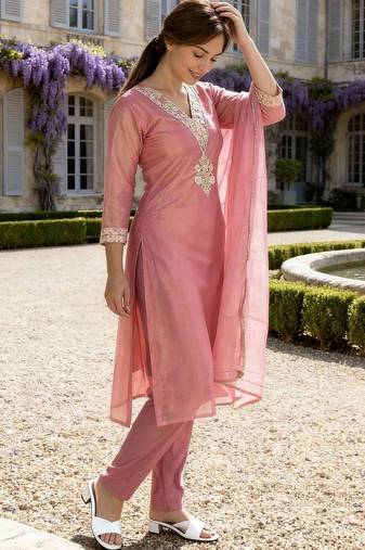 Women Ethnic Motifs Embroidered Regular Kurta with Trousers & With Dupatta
