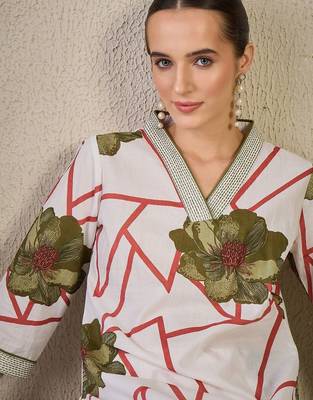 Women Floral Printed Regular Pure Cotton Kurta with Trousers 2