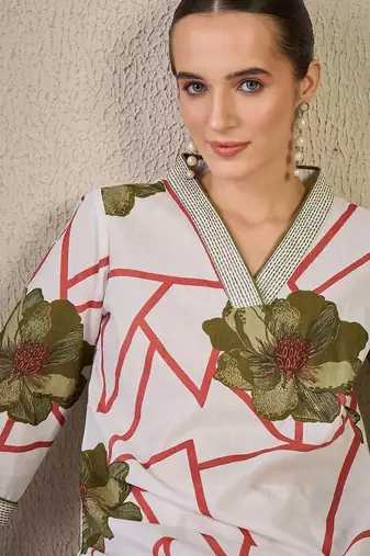 Women Floral Printed Regular Pure Cotton Kurta with Trousers
