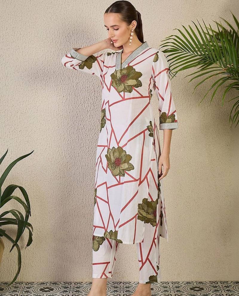 Women Floral Printed Regular Pure Cotton Kurta with Trousers