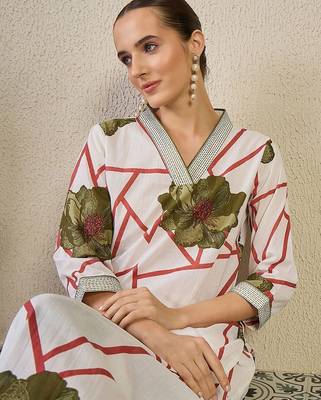 Women Floral Printed Regular Pure Cotton Kurta with Trousers 5