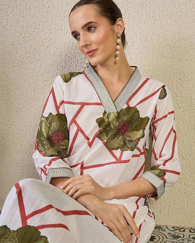 Women Floral Printed Regular Pure Cotton Kurta with Trousers