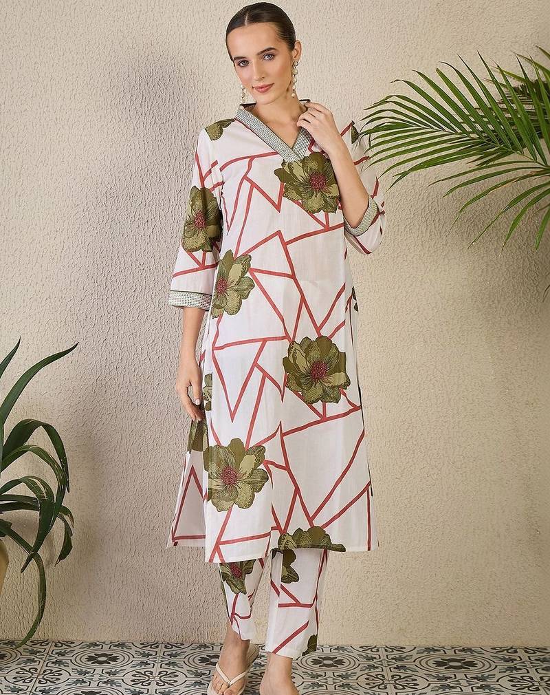 Women Floral Printed Regular Pure Cotton Kurta with Trousers