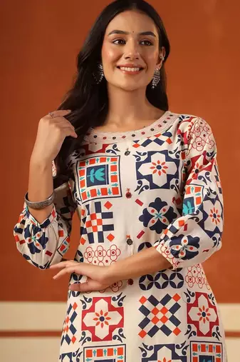 Women Printed Regular Kurta with Trousers