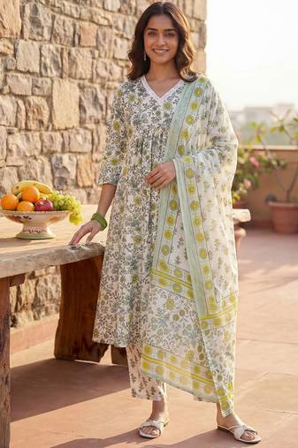 Women Floral Printed Regular Pure Cotton Kurta with Trousers & With Dupatta