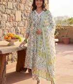 Women Floral Printed Regular Pure Cotton Kurta with Trousers & With Dupatta