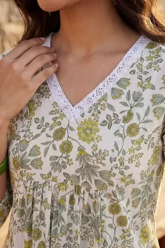 Women Floral Printed Regular Pure Cotton Kurta with Trousers & With Dupatta