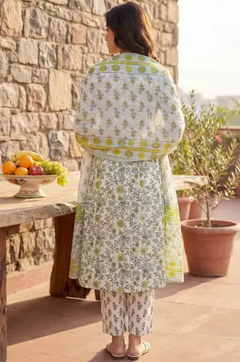Women Floral Printed Regular Pure Cotton Kurta with Trousers & With Dupatta