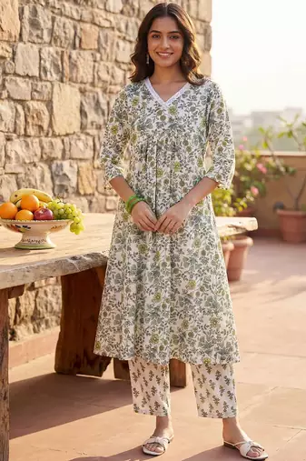 Women Floral Printed Regular Pure Cotton Kurta with Trousers & With Dupatta