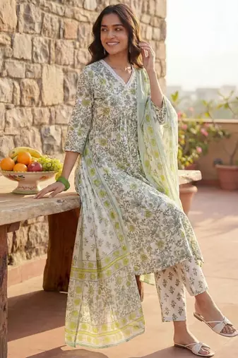 Women Floral Printed Regular Pure Cotton Kurta with Trousers & With Dupatta
