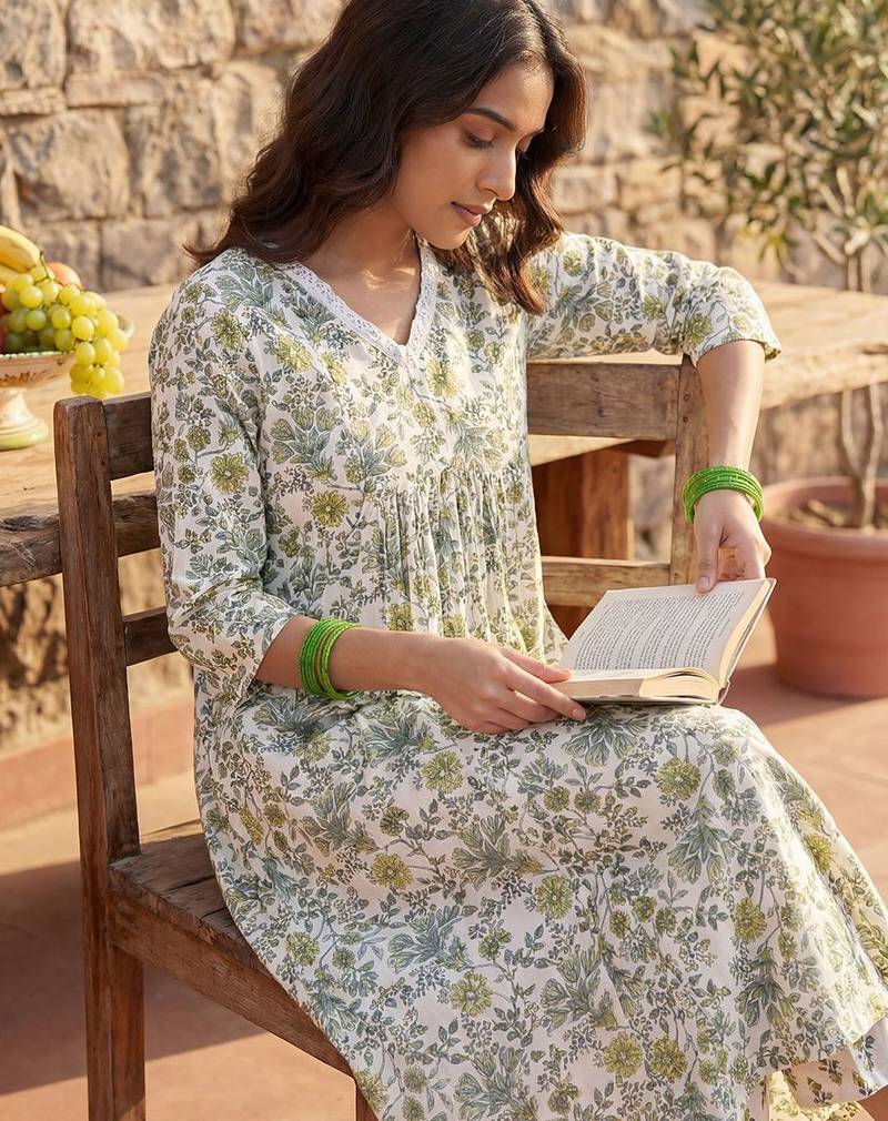 Women Floral Printed Regular Pure Cotton Kurta with Trousers & With Dupatta
