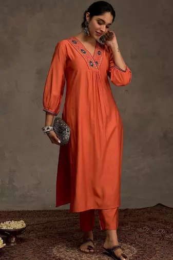 Women Ethnic Motifs Embroidered Pleated Thread Work Liva Kurta with Trousers