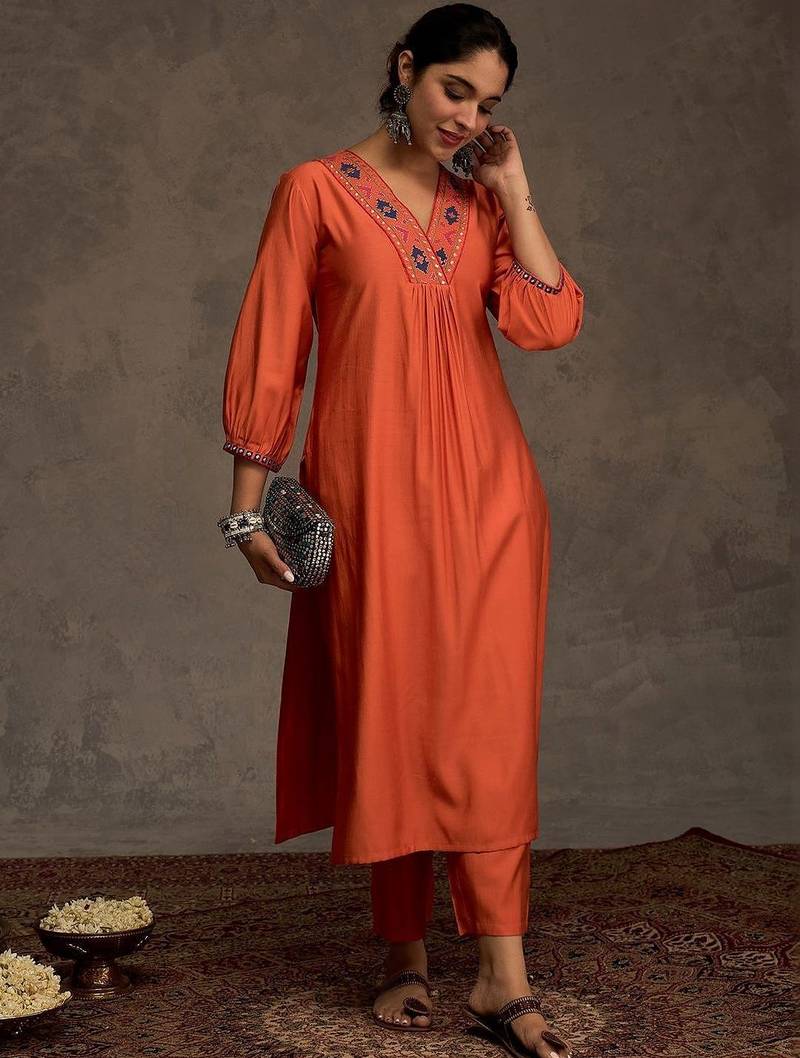 Women Ethnic Motifs Embroidered Pleated Thread Work Liva Kurta with Trousers