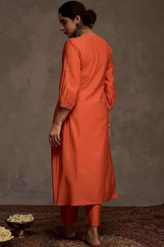 Women Ethnic Motifs Embroidered Pleated Thread Work Liva Kurta with Trousers