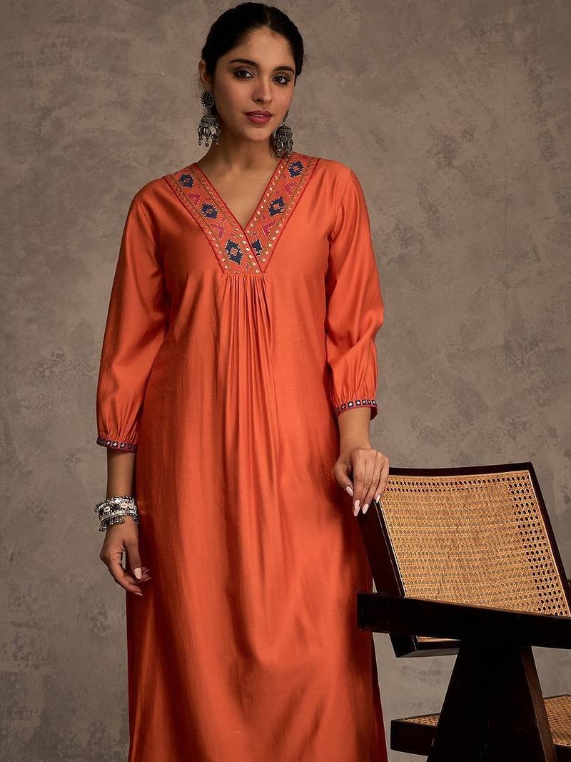 Women Ethnic Motifs Embroidered Pleated Thread Work Liva Kurta with Trousers
