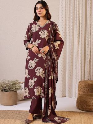 Women Floral Printed Kurta with Trousers & Dupatta 1