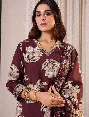 Women Floral Printed Kurta with Trousers & Dupatta 2