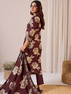 Women Floral Printed Kurta with Trousers & Dupatta 3