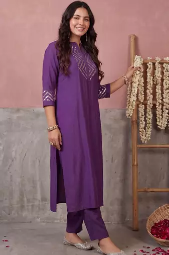Women Yoke Design Regular Sequinned Kurta with Trousers