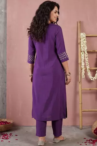 Women Yoke Design Regular Sequinned Kurta with Trousers