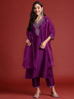 Women Ethnic Motifs Embroidered Kurta with Trousers & Dupatta 1