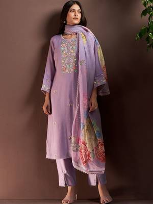 Women Floral Embroidered Regular Thread Work Kurta with Trousers & With Dupatta 1
