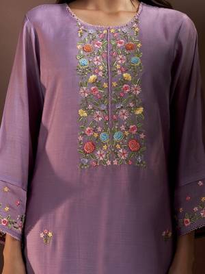 Women Floral Embroidered Regular Thread Work Kurta with Trousers & With Dupatta 2