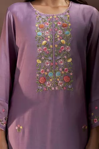 Women Floral Embroidered Regular Thread Work Kurta with Trousers & With Dupatta