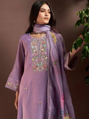 Women Floral Embroidered Regular Thread Work Kurta with Trousers & With Dupatta 3