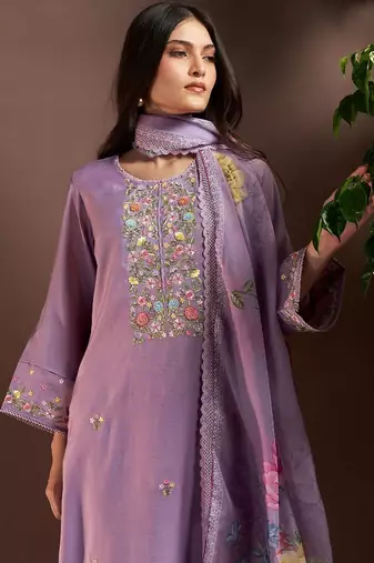Women Floral Embroidered Regular Thread Work Kurta with Trousers & With Dupatta