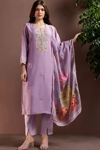 Women Floral Embroidered Regular Thread Work Kurta with Trousers & With Dupatta