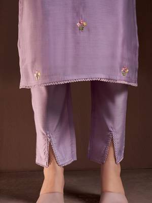Women Floral Embroidered Regular Thread Work Kurta with Trousers & With Dupatta 7